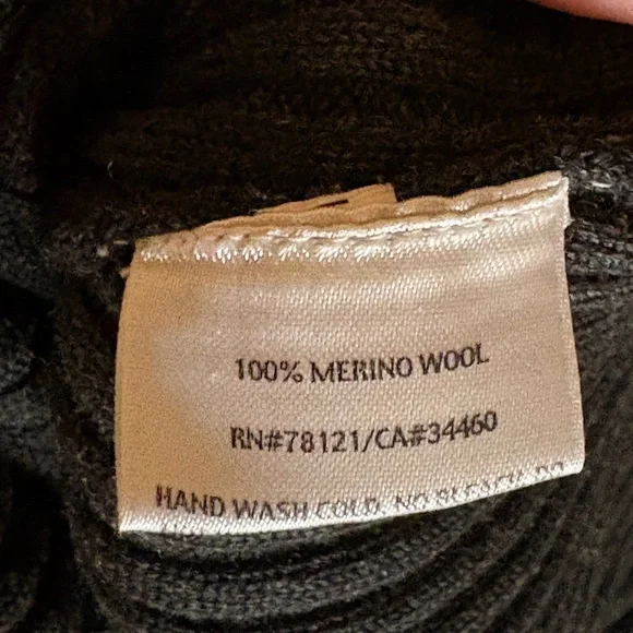 Eileen Fisher Black Ribbed Knit Top 100% Merino Wool - Picture 2 of 4